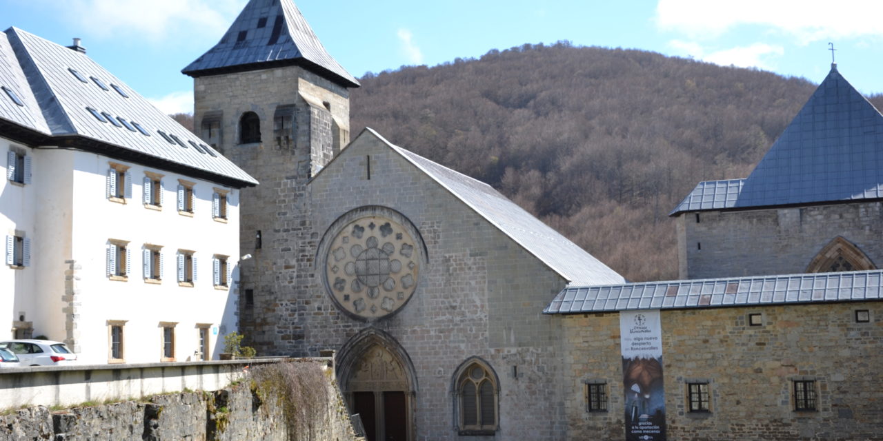 EL CAMINO FRANCÉS: RONCESVALLES Y SU COLEGIATA DE SANTA MARÍA - Red de  albergues del Camino de Santiago